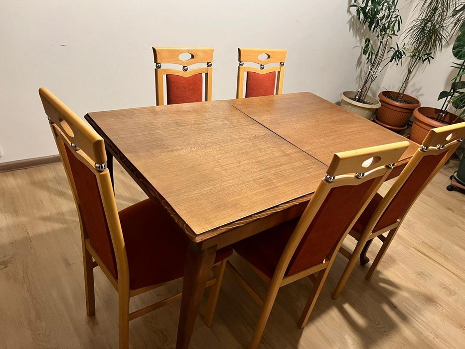 Vând masa cu 5 scaune extensibila