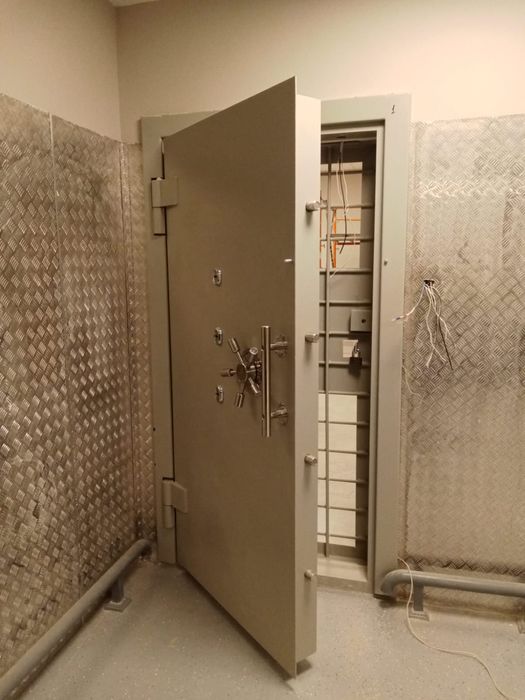 Вскрытие замков без повреждения, опытный мастер, медвежатник