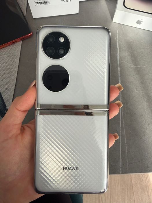 HUAWEI P50 Pocket за ремонт или части