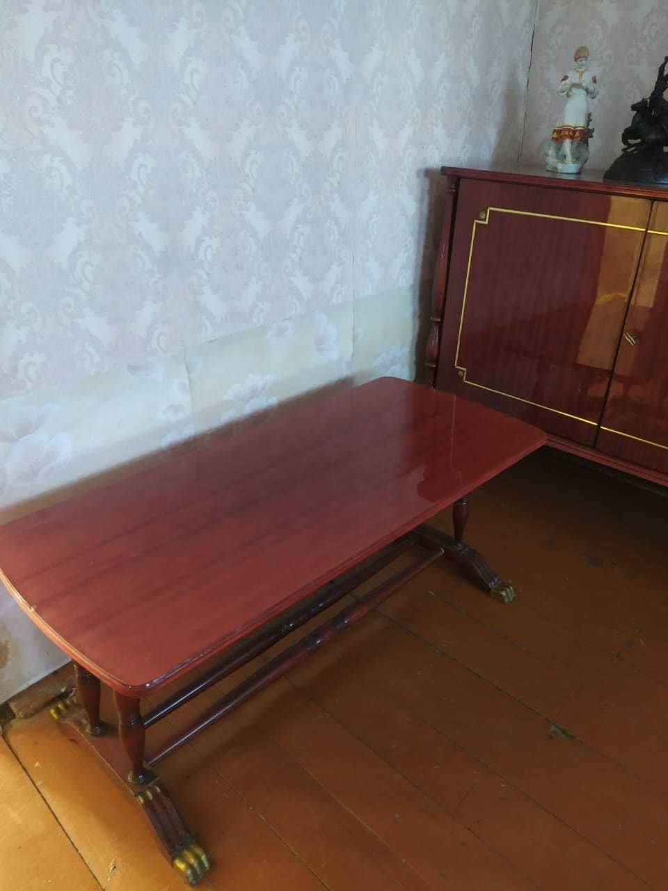 Мебель  румынская из красного дерева