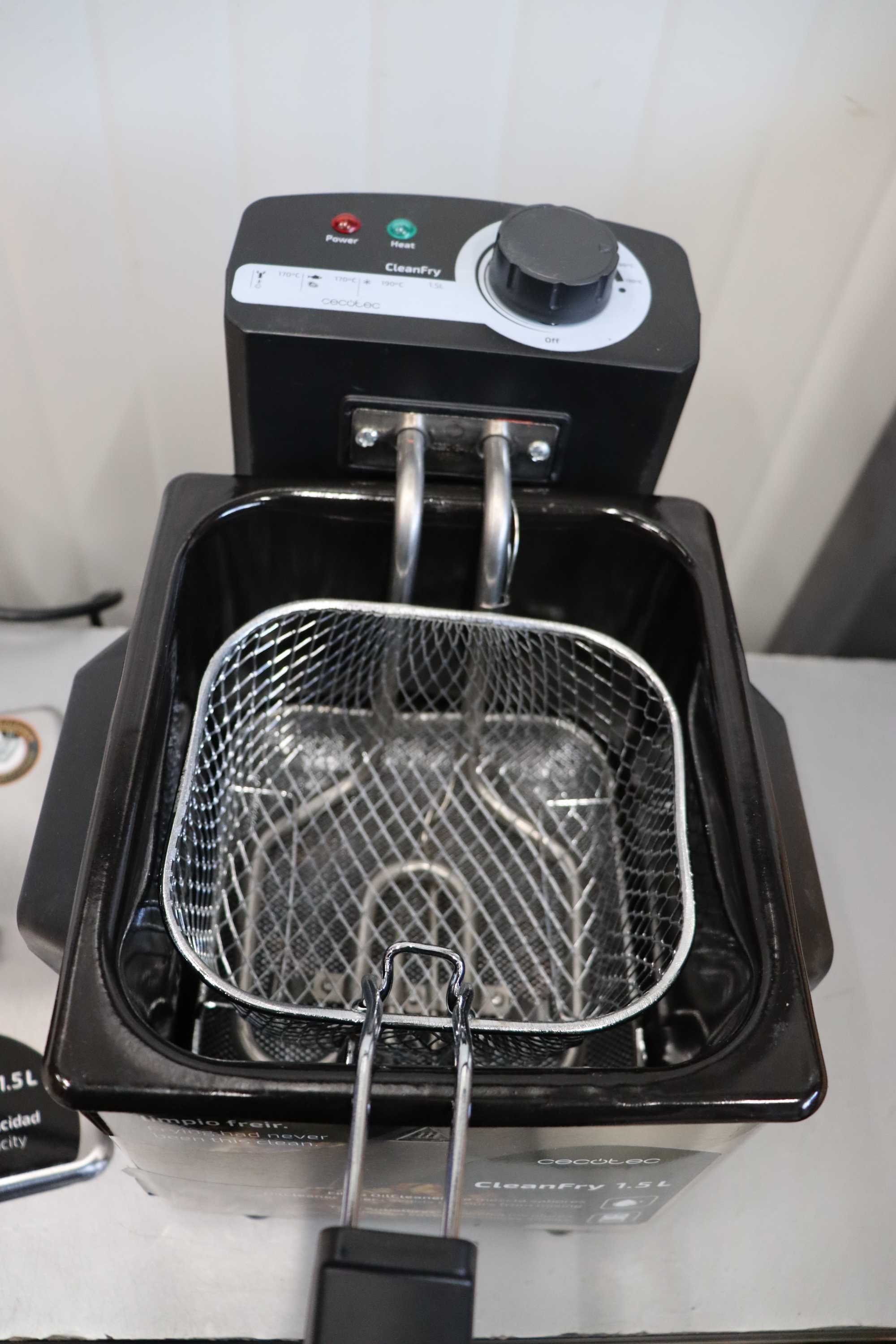 Фритюрник Cecotec CleanFry - 1,5л, до 190C, тава, подходяща за миялна