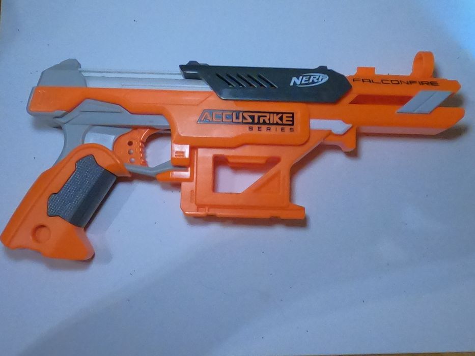 Nerf  accustrike elite falconfire