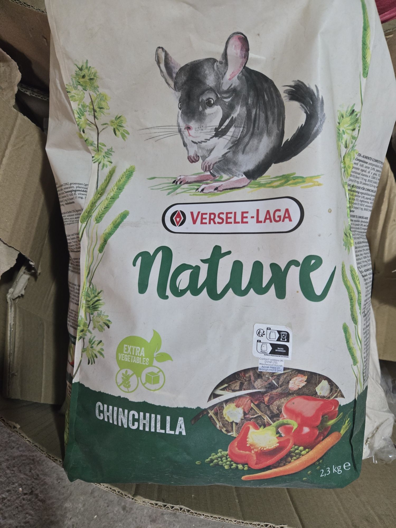 Familie completă de Chinchilla – cușcă + accesorii incluse!