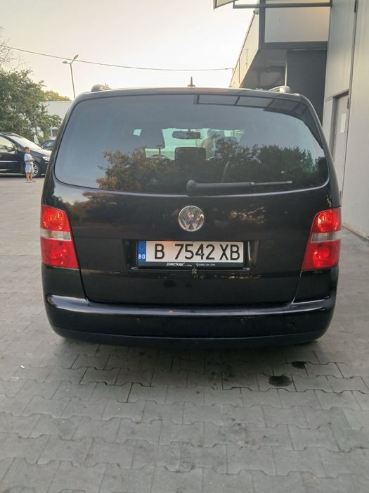 Продавам Volkswagen Touran