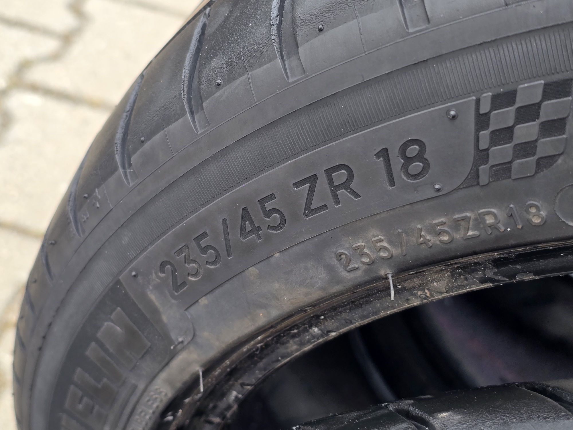 235 45 18 Michelin 2 br.