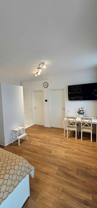 Proprietar inchiriez garsoniera pe B-dul Timisoara (CET Vest) -43mp