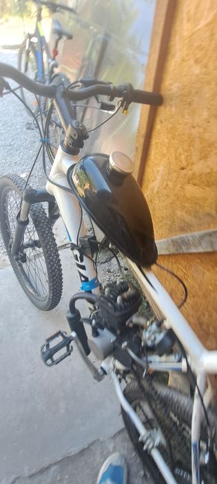 Vind bicicleta cu motor