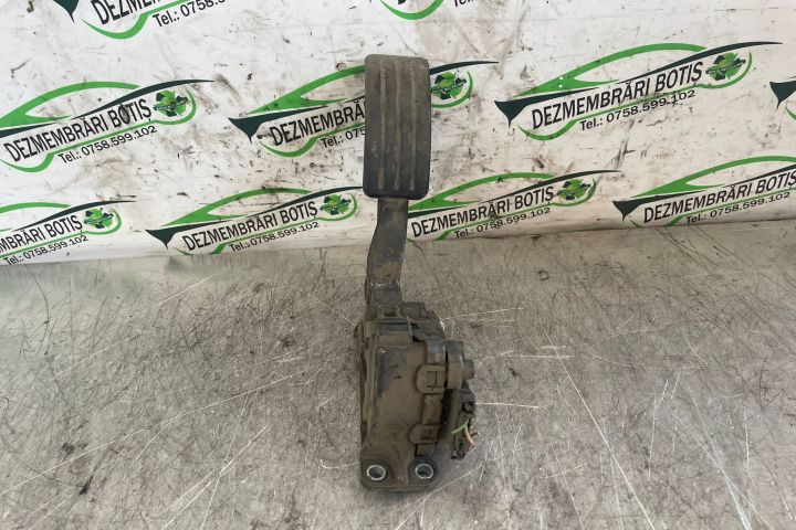 Pedala acceleratie 8200 386 506 Fiat Punto a 2-a generatie
