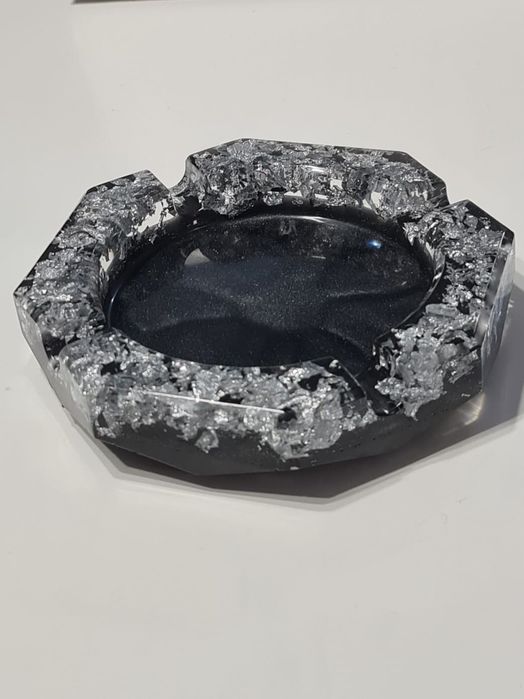 Scrumiere din rāsinā epoxidica