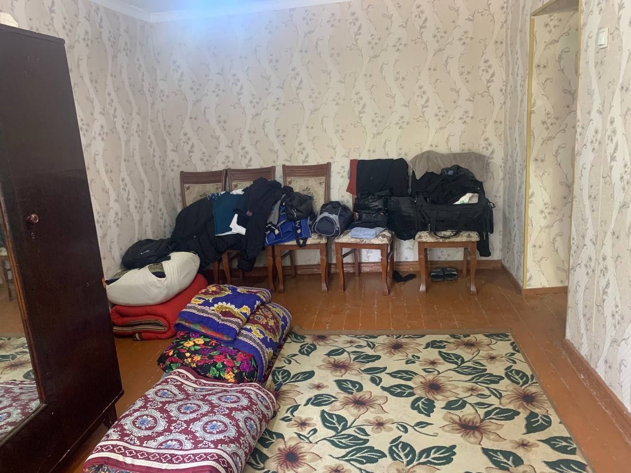 СРОЧНО ПРОДАЕТСЯ Чирчик ш. Навоий Арбат кирпичный дом 1х/1/4 28 м²
