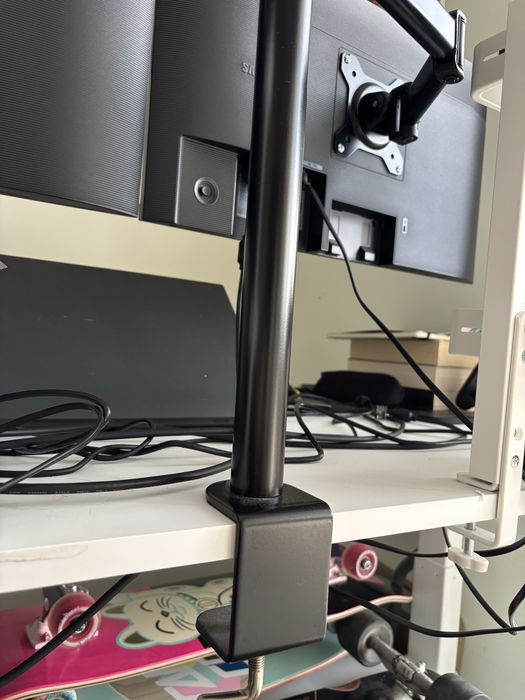 2 бр. Монитори SAMSUNG 24" с вкл. стойка ARCTIC Z2 за бюро