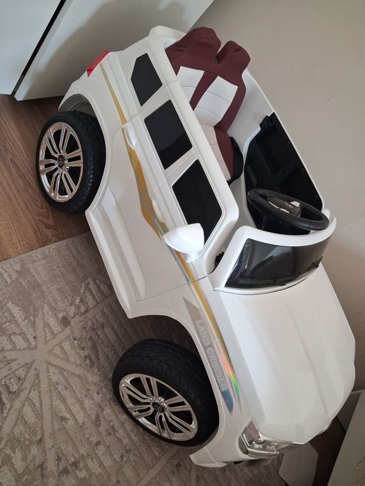 Детский автомобиль