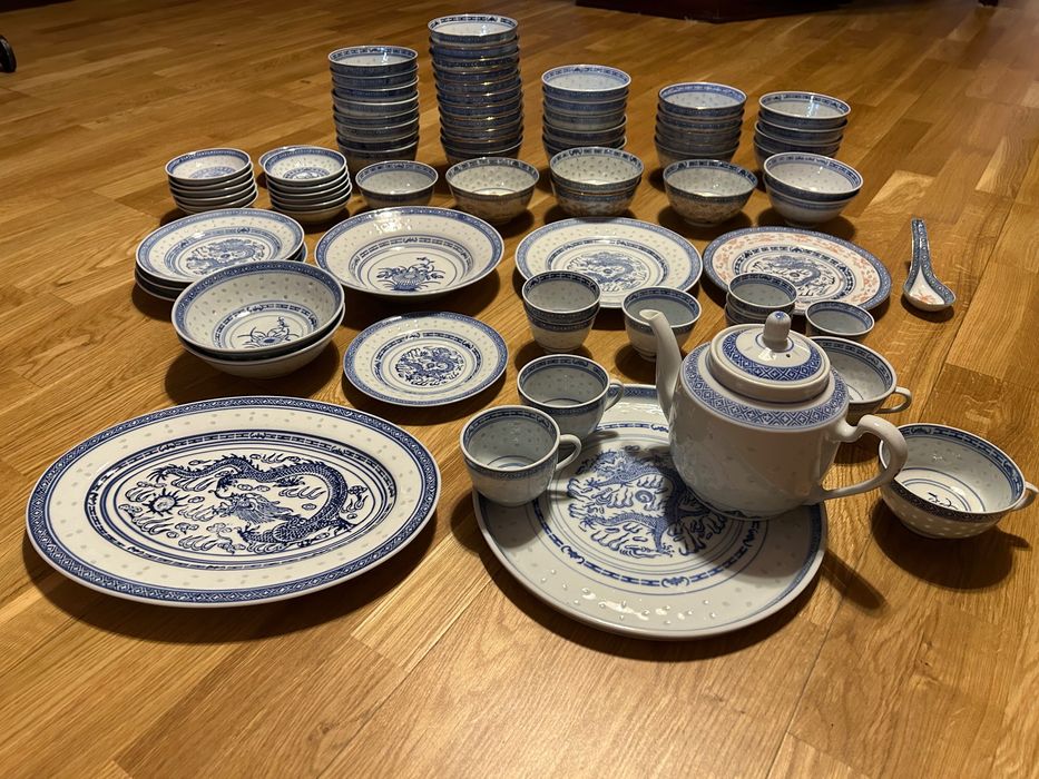 Colecție de boluri, farfurioare și cești chinezești bob de orez