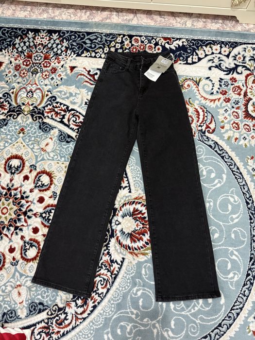 Джинсы новая с этикеткой