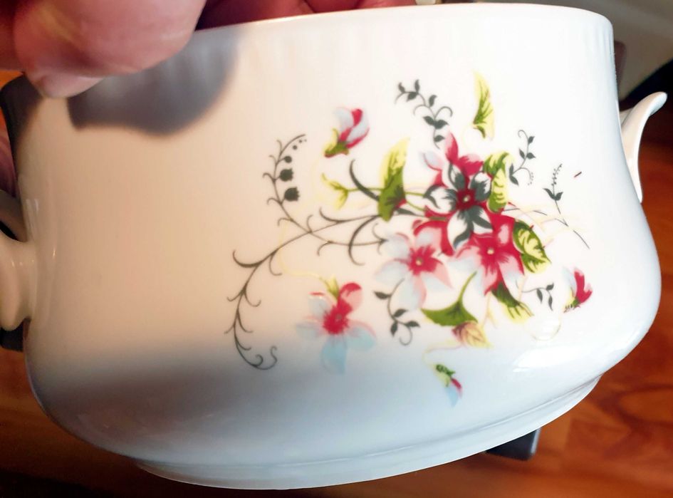 vand 2 supiere si 1 sevici de masa deosebite