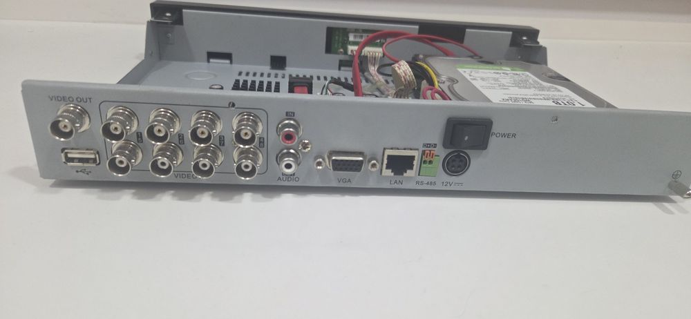 Dvr Hikvision 8 camere model DS 7208HVI ST/SN