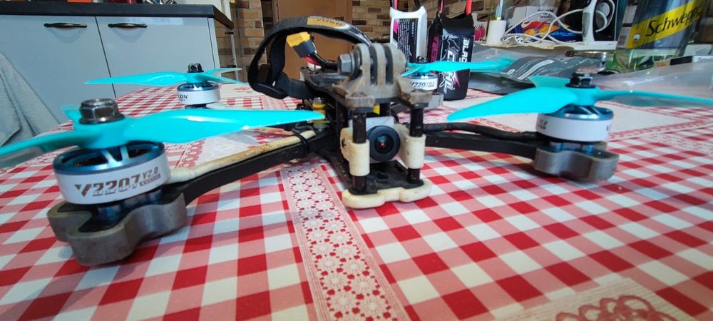 Продавам 5 inch FPV дрон 4s DJI