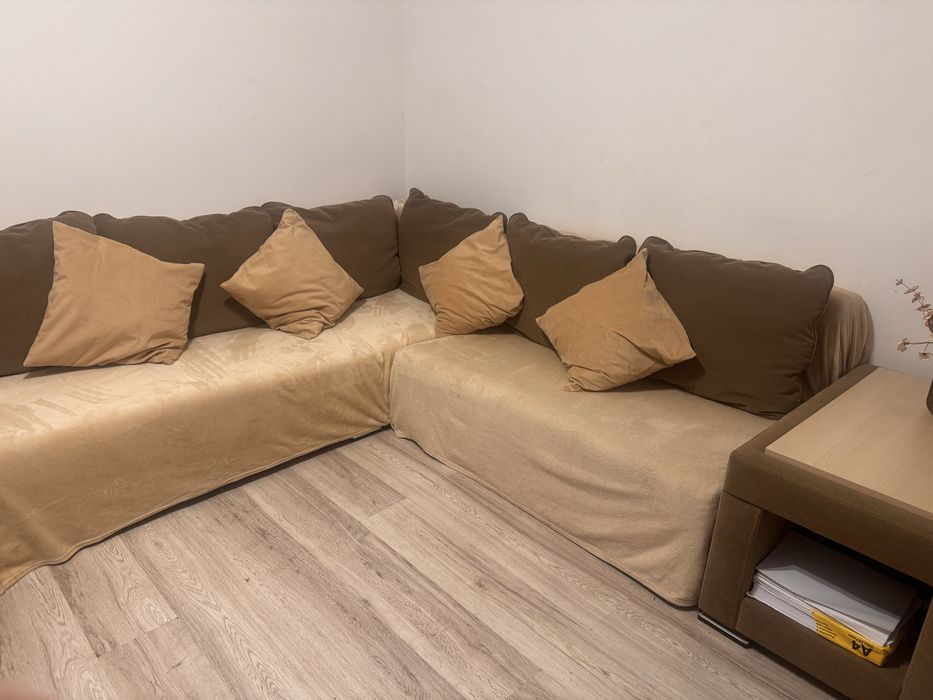 Canapea extensibila + perne + mese