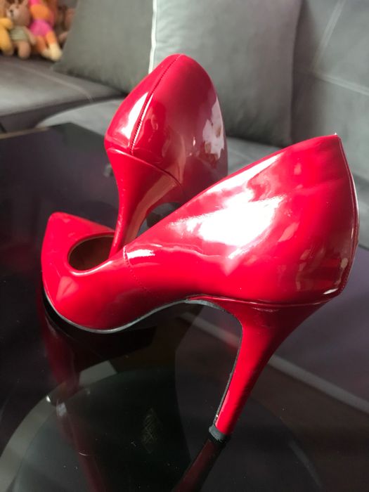 Елегантни обувки с ток