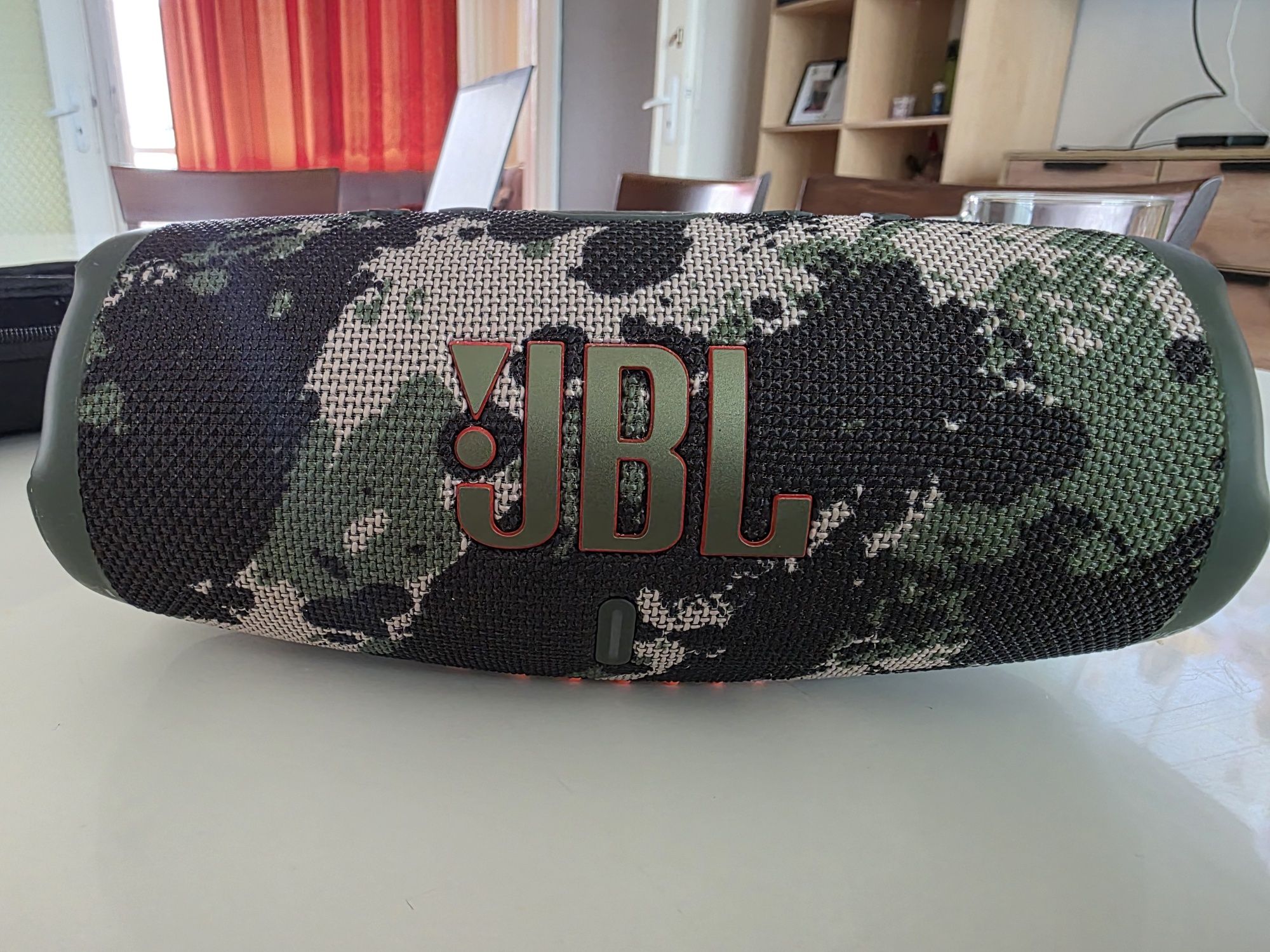 JBL Charge 5 като нова