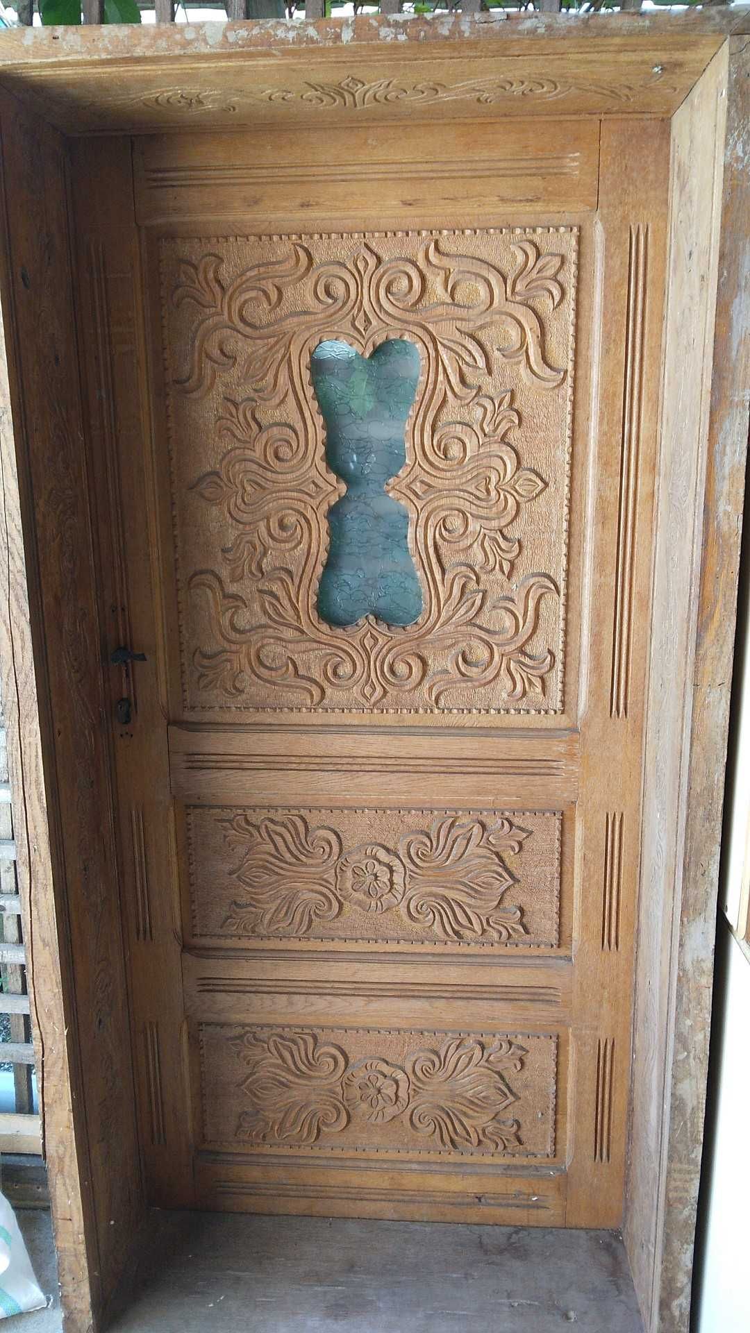 Ușa scluptata din stejar