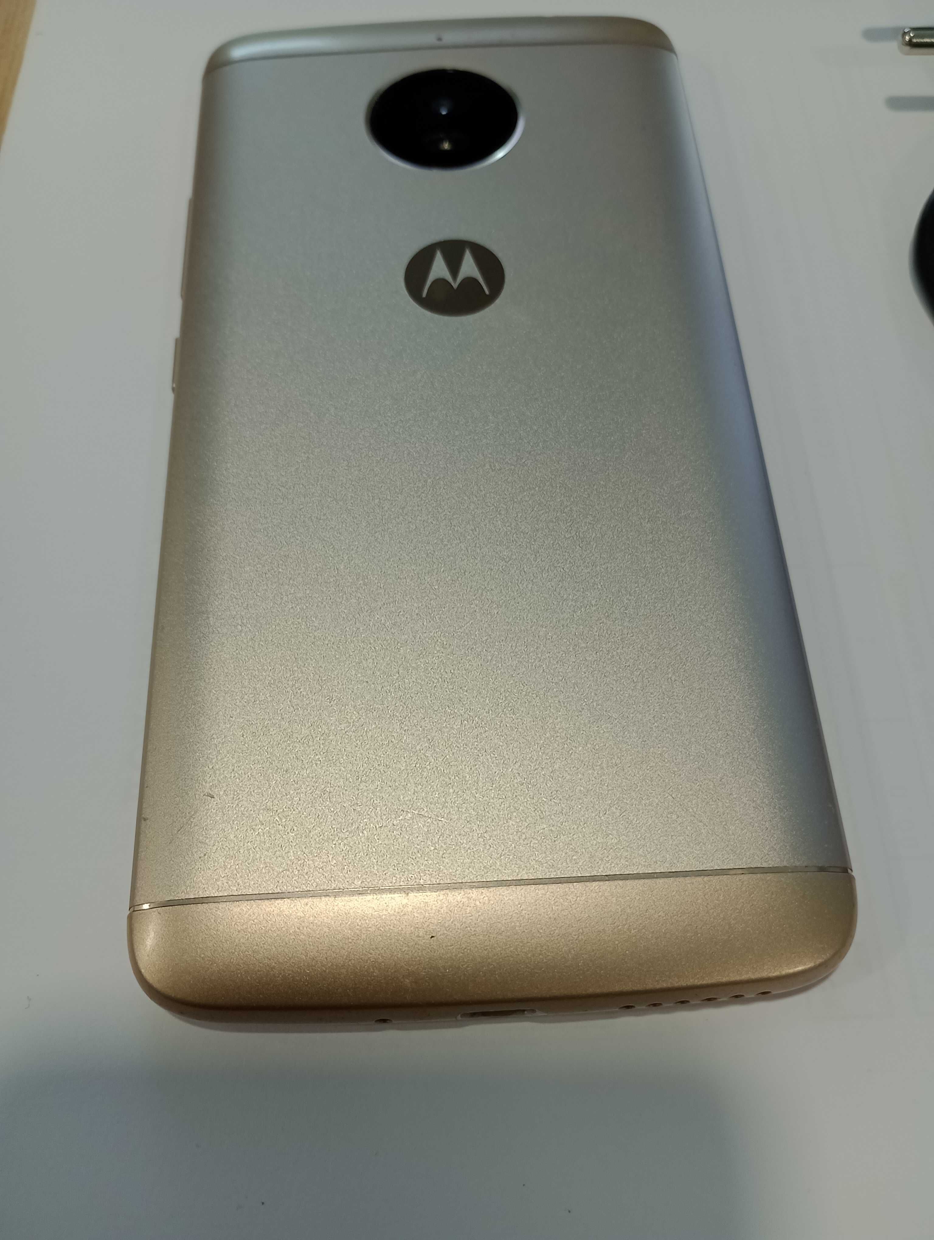 Motorola Moto E4 Plus - нов