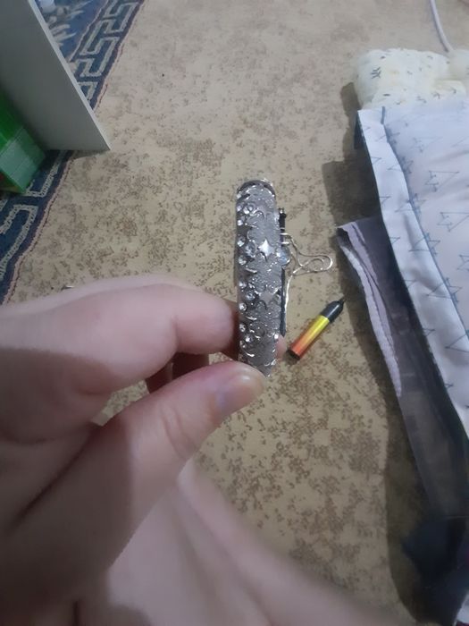 Soat va bilaguzuk sotaman