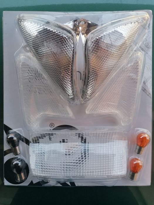 Комплект бели мигачи, стоп и крушки за Yamaha T-MAX500 (2001-2007)