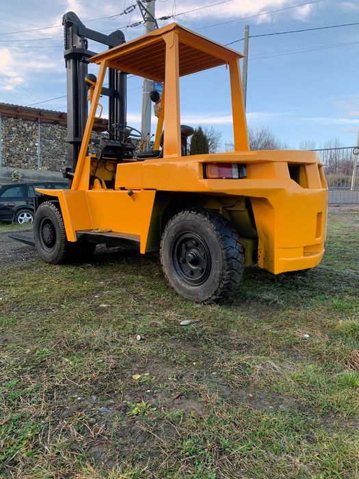 Stivuitor ridică 6 tone