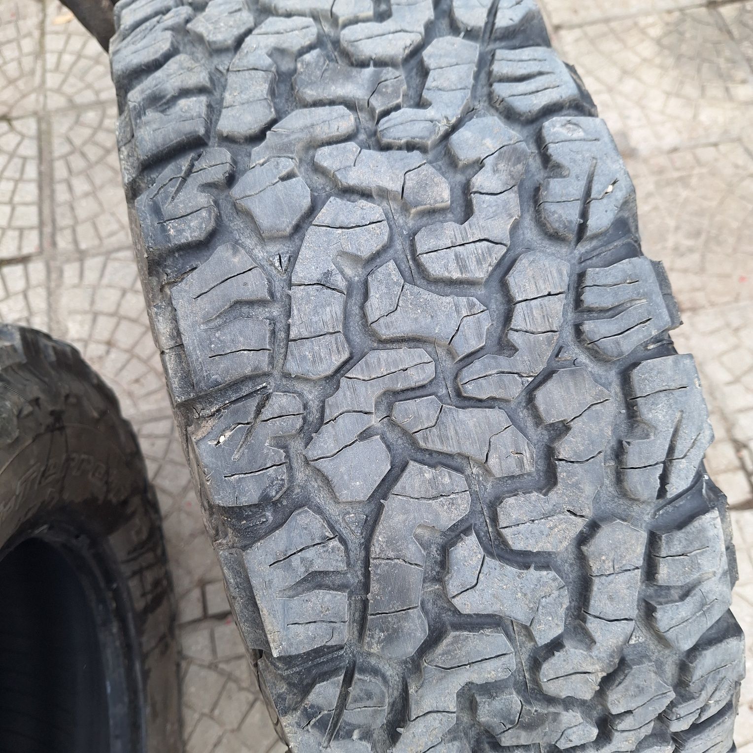 Гуми BFGOODRICH 255 70 16 два броя само