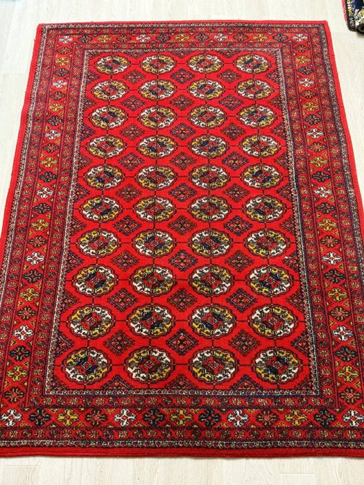 Продается ковры 1,5*2 - 2 штук, 2*3- 2 штук