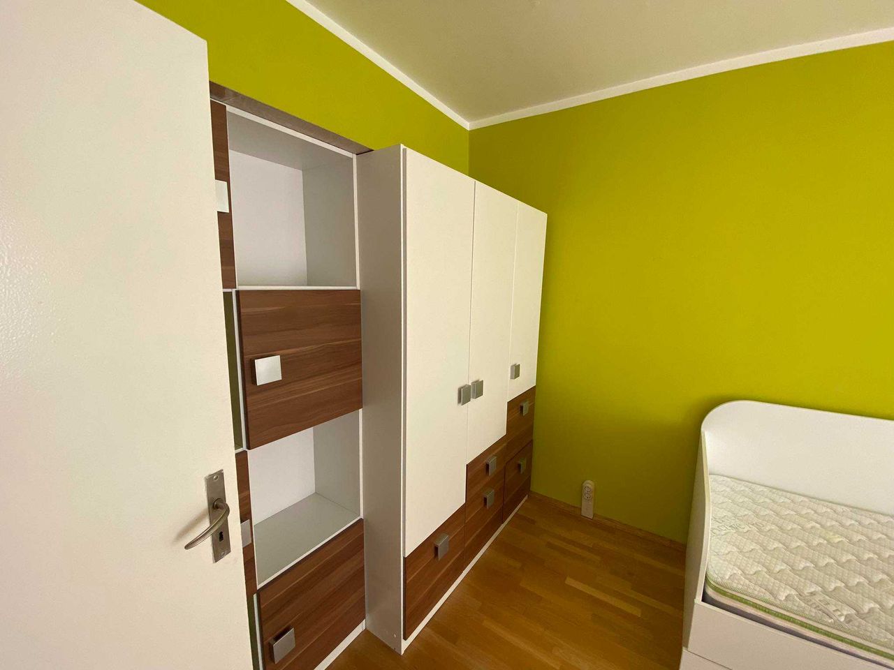 Дава се под наем Тристаен апартамент в София, Надежда 2 - 84 кв.м за 663 € - Снимка #12