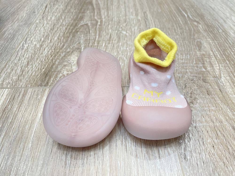 Детские носки с резиновой подошвой