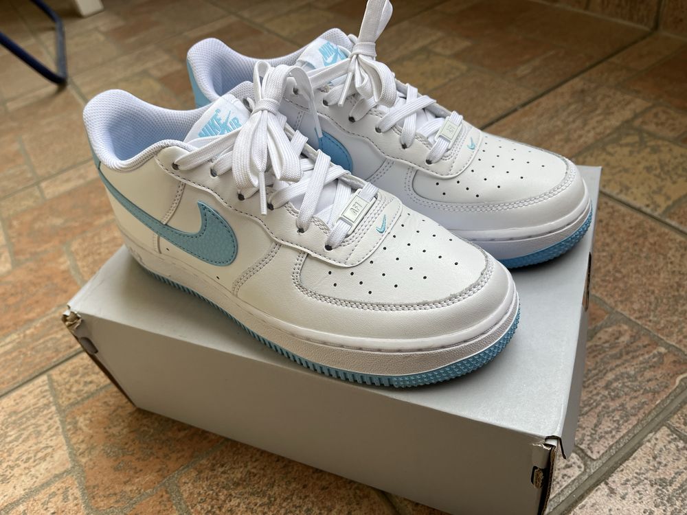 Nike air force 1 бели със синьо