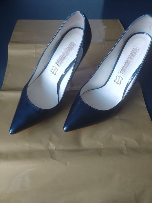 Vand pantofi piele lacuita