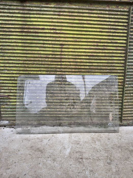 Странично стъкло от Рено Рапид