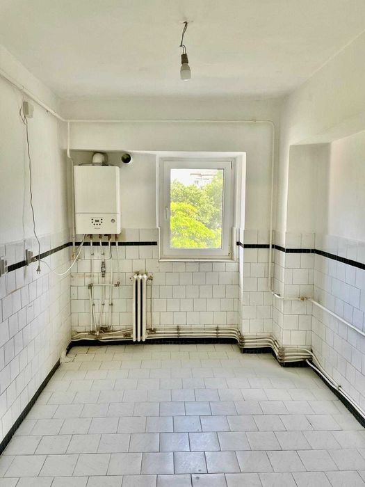 vand apartament decomandat 4 camere etaj 2 Iasi