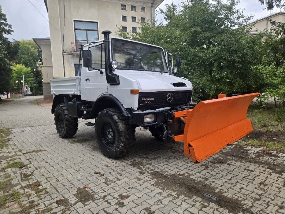 Mercedes-Benz unimog  cu lama de zapada