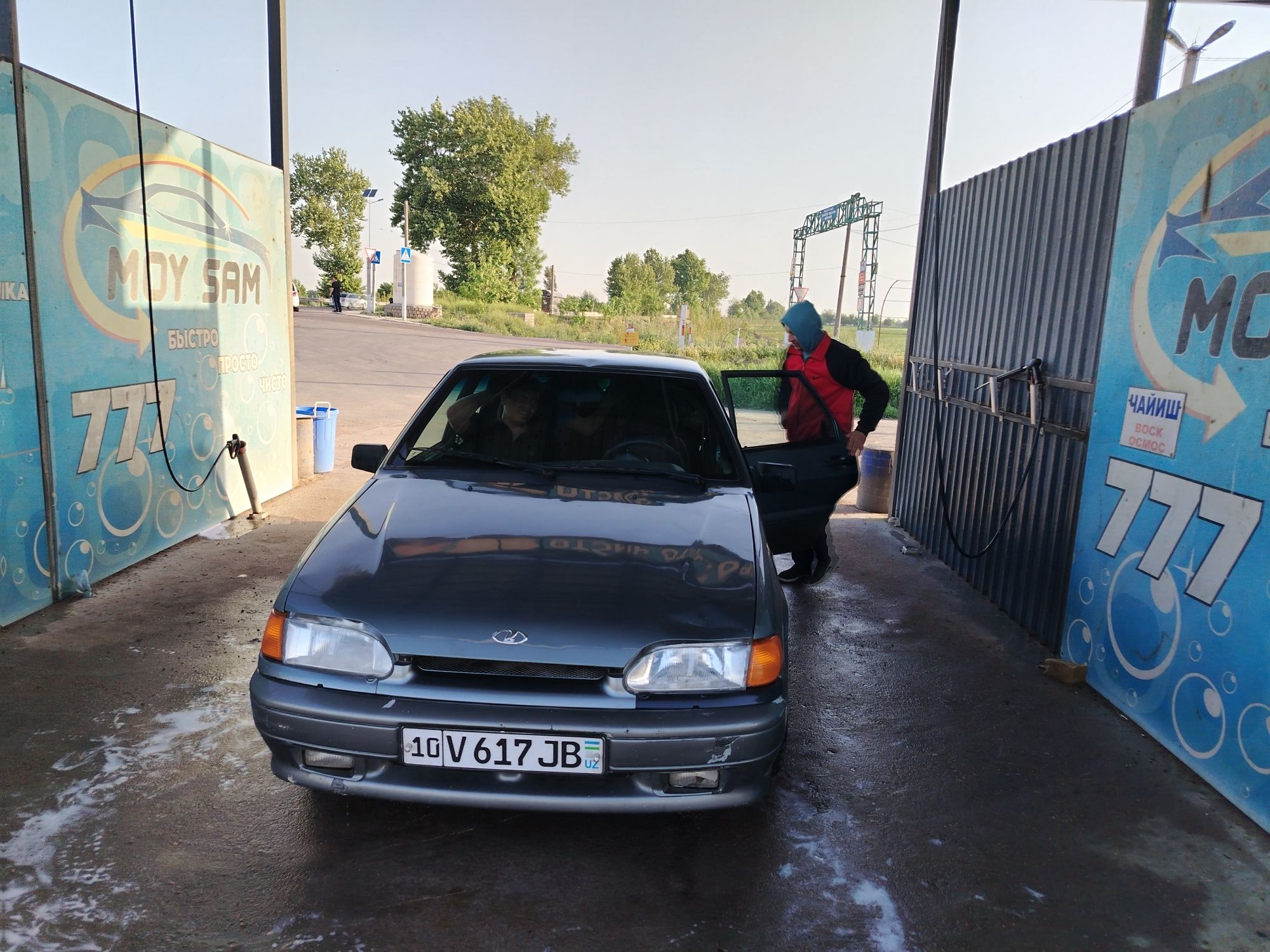 Jiguli narxida lada2115 Moshina ozgina.. qaravoshish kerak mator qilin