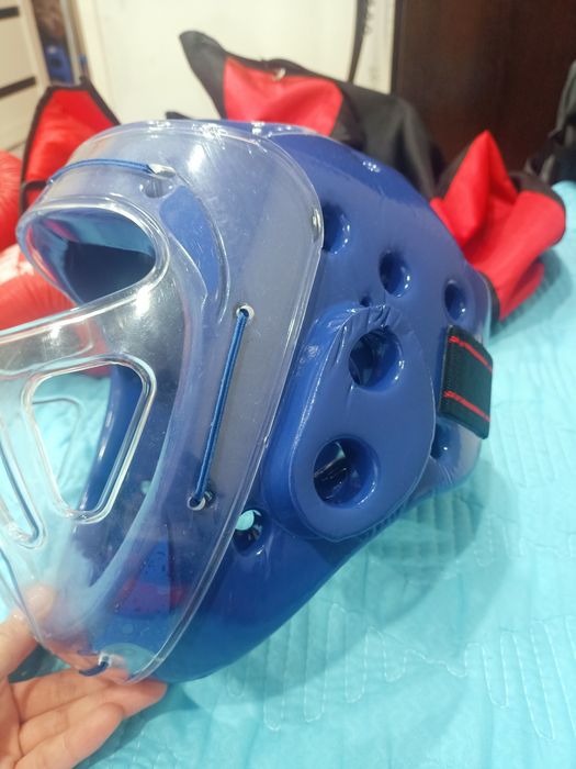 Продам , шлем , размер М , на возраст 5-6л примерно , надо мерить .