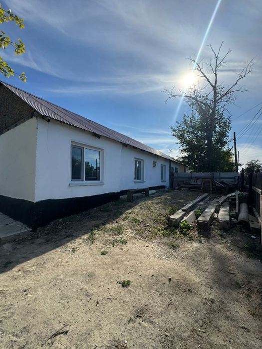 Продается дом на земле.  Г. Аркалык в камышах по улице Гагарина 10/1.
