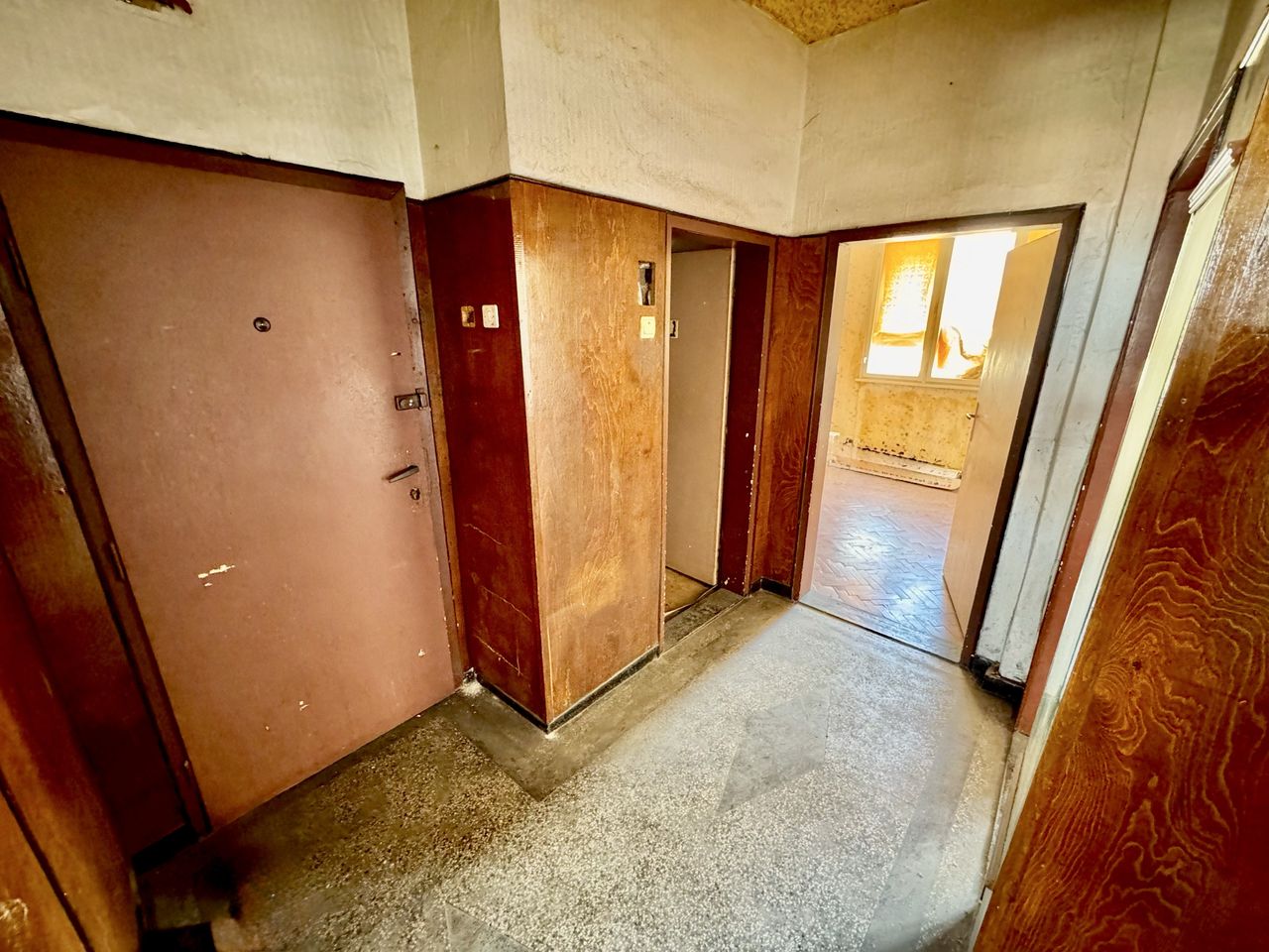 Продава се Тристаен апартамент в Русе, Мальовица - 102 кв.м за 736 €/кв.м - Снимка #2