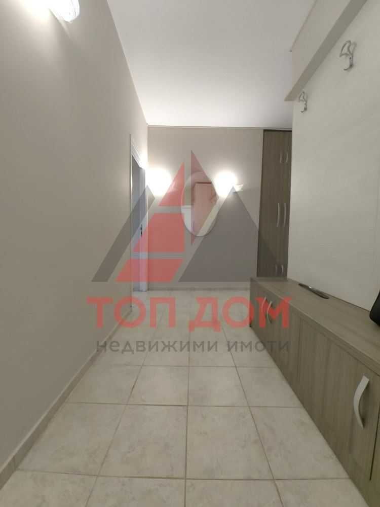 Топ локация! Тристаен! Червен площад! Девети етаж! Асансьор! Код 74807