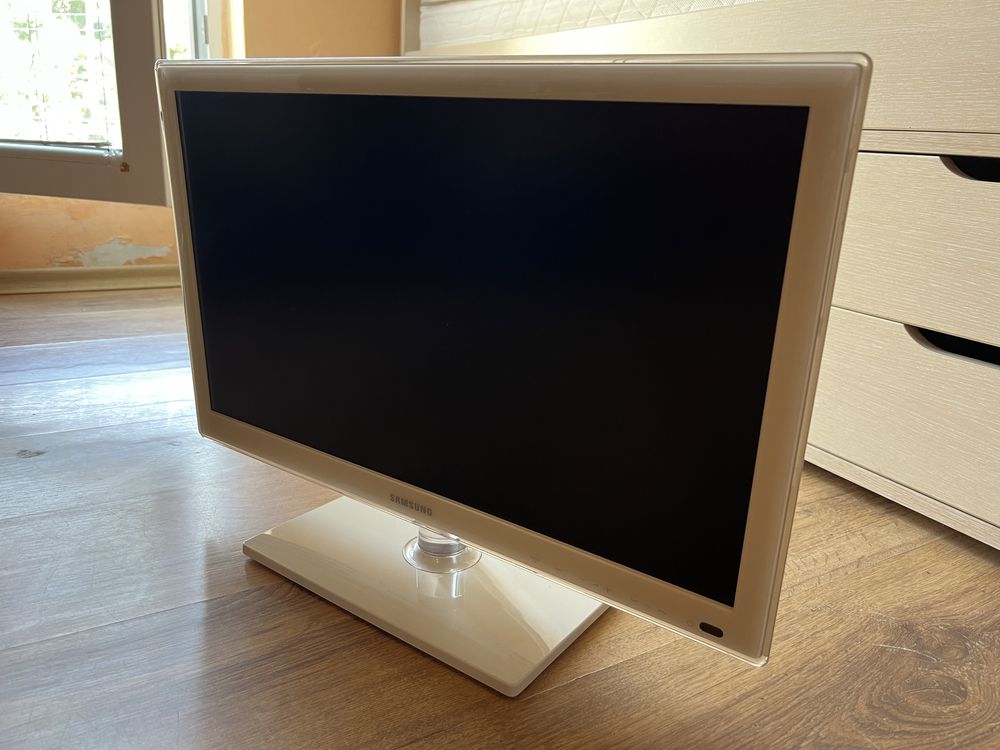 TV Телевизор Samsung Ultra Slim White 22inch