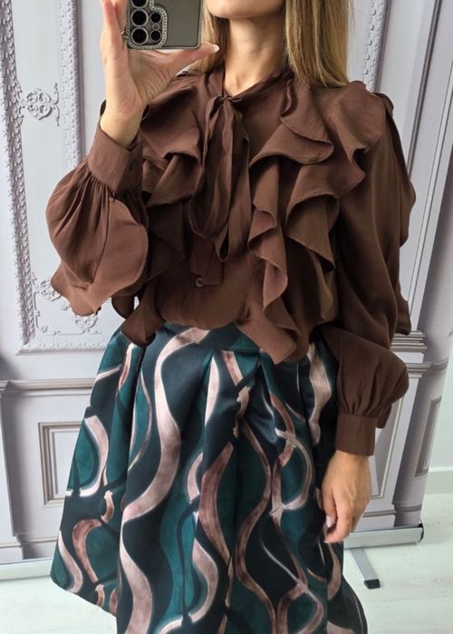 Set fustă tafta si cămașă volane. Italia