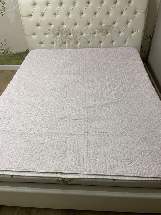 Двуспальная кровать