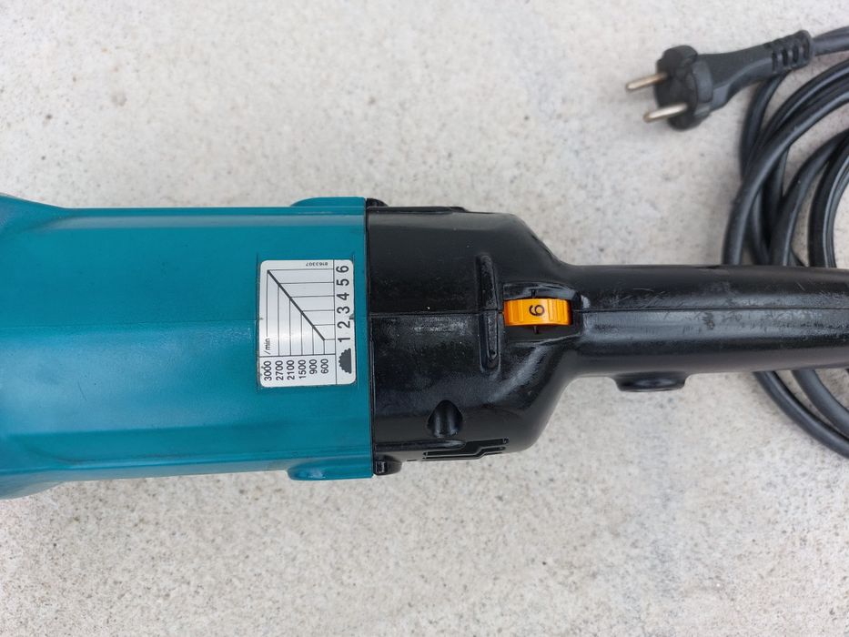 Полир машина Makita 9227CB

Работи перфектно, идеално състояние. Подро