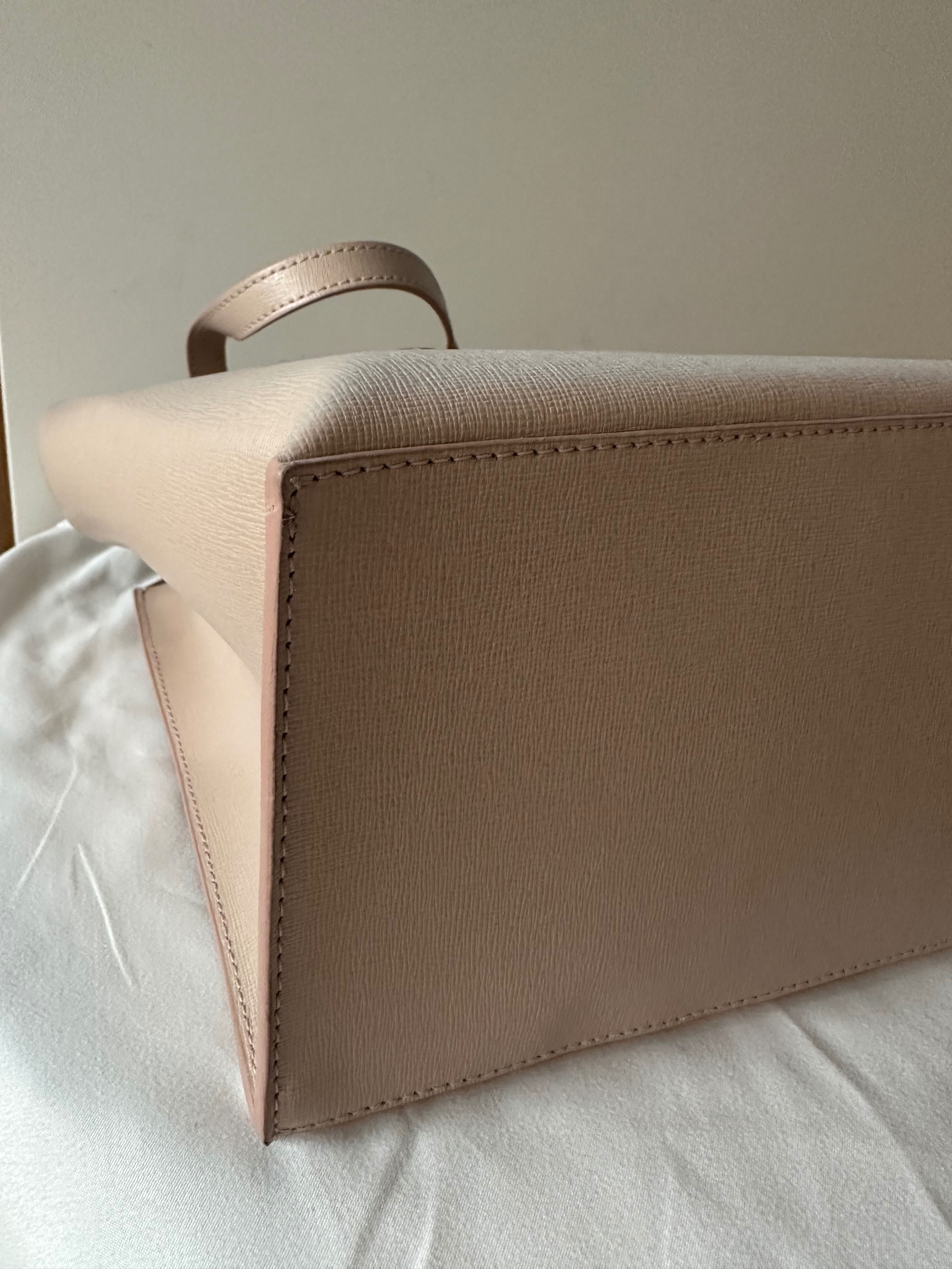 Нова дамска чанта Furla