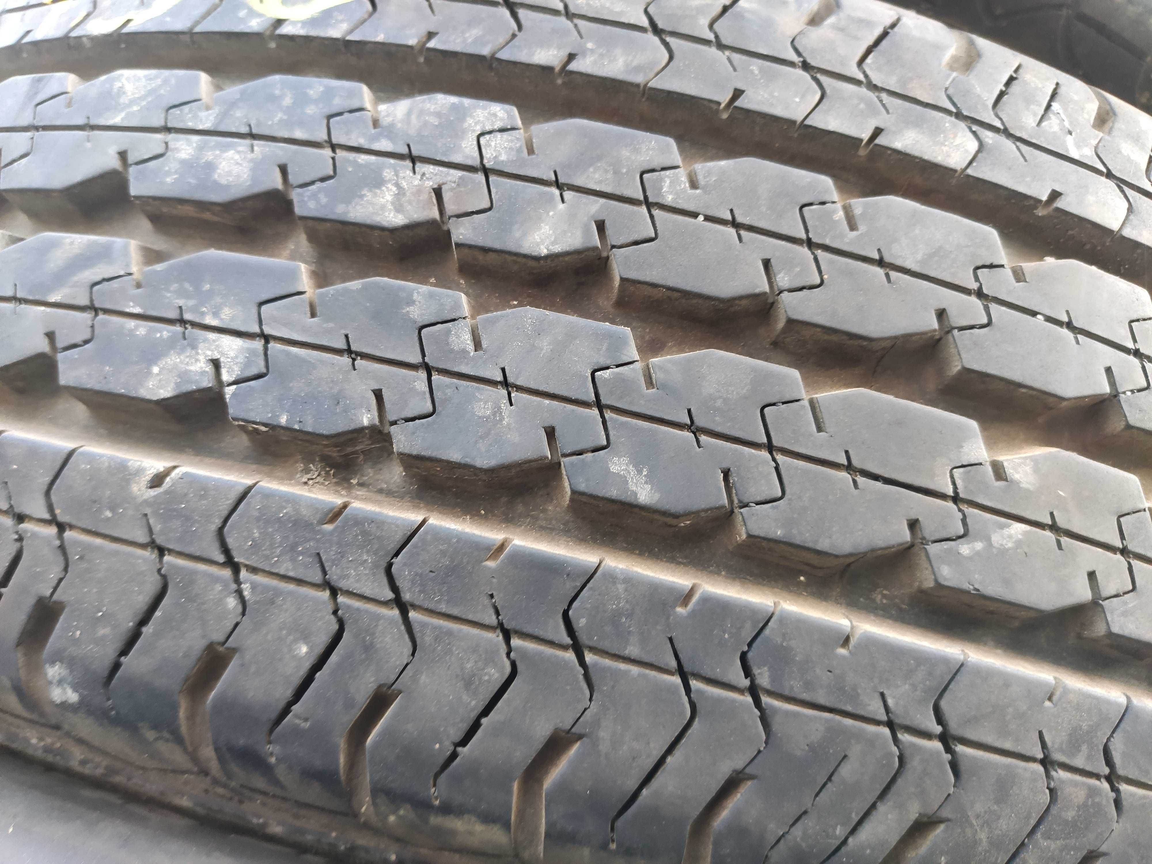 2бр Летни гуми за БУС 205 70 15 С - Pirelli