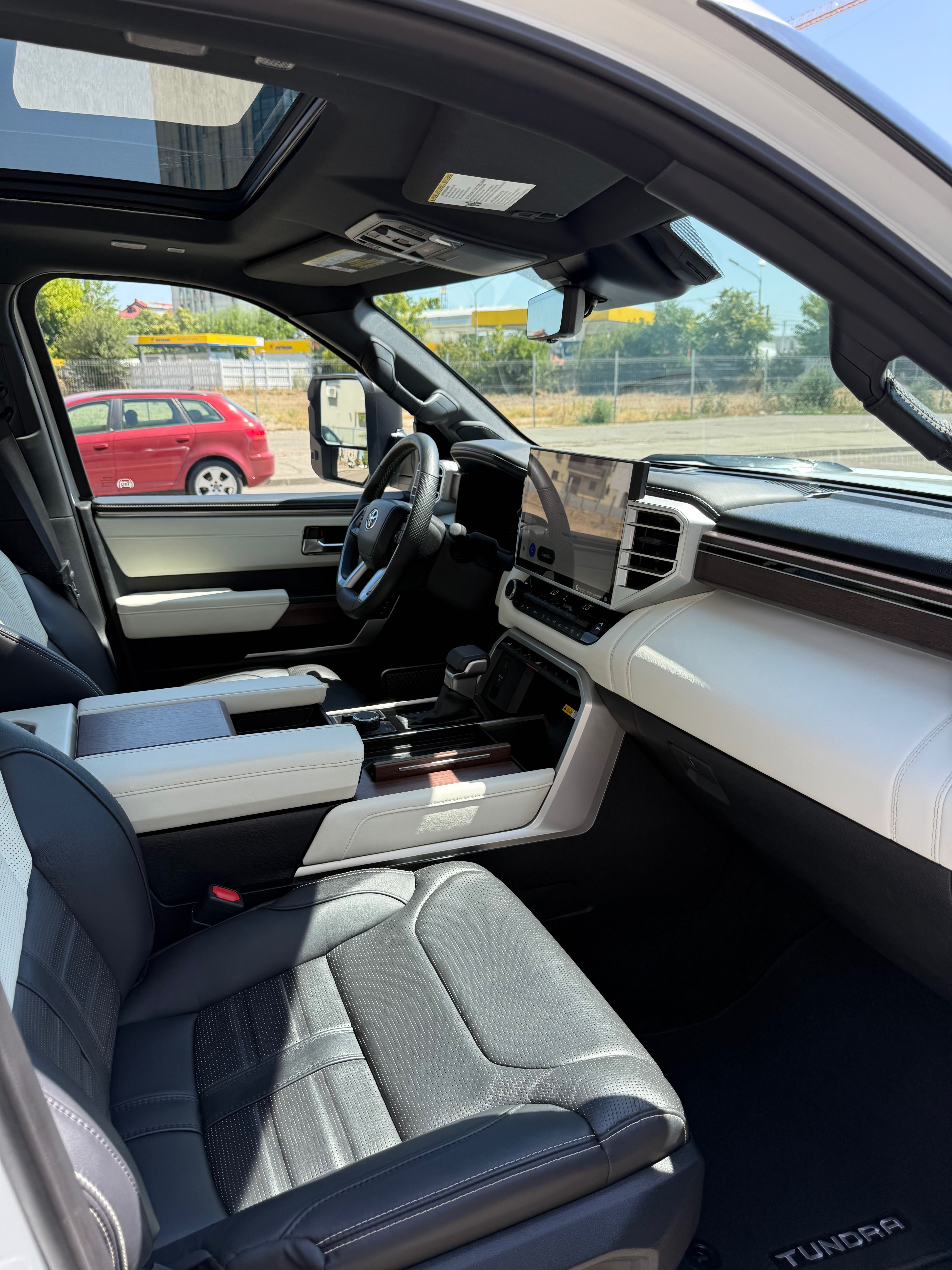 Toyota Tundra Capstone 2023 – Alb Imaculat
hibrid i-FORCE MAX 437 CP